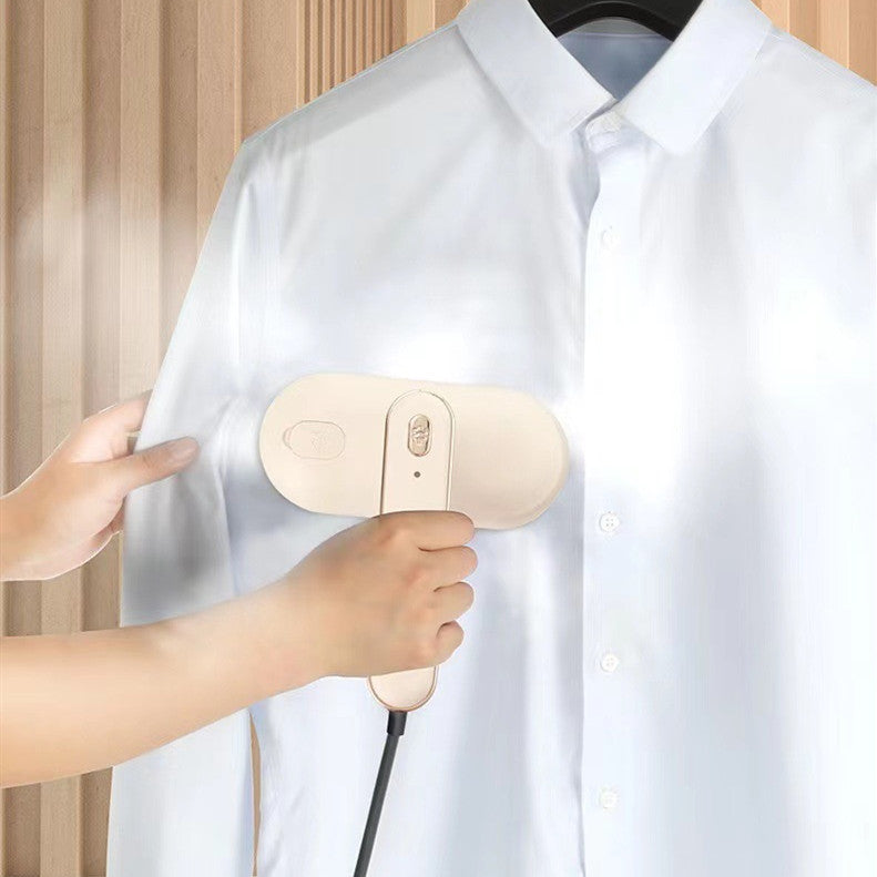 🧼✨ S’ke më nevojë për hekur të rëndë apo tavolinë hekuri!
Prezantojmë Hekur me Avull Portabël – zgjidhja ideale për rroba të hekurosura shpejt dhe lehtë, kudo që je! 👕👗